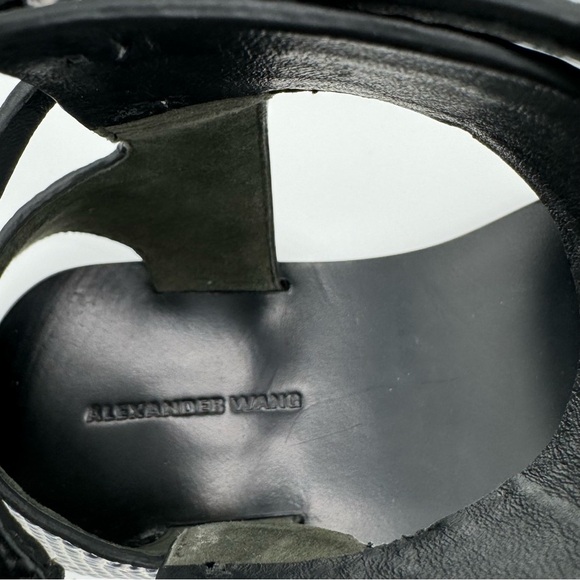 Alexander Wang Alek Ankle Cuff Flat Sandal black white embossed leather - Picture 7 of 9